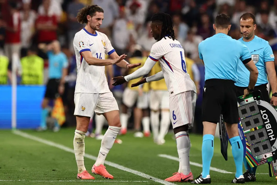 Adrien Rabiot durante el partido de semifinales de la Eurocopa de f&uacute;tbol que Espa&ntilde;a y Francia disputan este martes en M&uacute;nich.   EFE/EPA/ANNA SZILAGYI