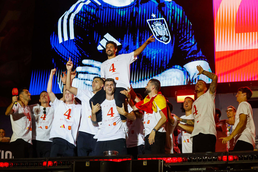 Los jugadores de la selección española durante la celebración del título de campeones de la Eurocopa. EFE/JP Gandul.