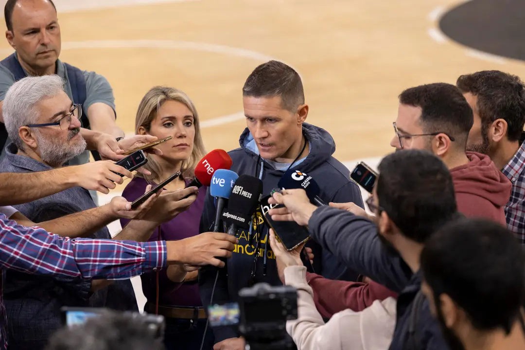 El entrenador del Dreamland Gran Canaria, Jaka Lakovic, atiende este jueves a los medios de comunicaci&oacute;n. EFE/Quique Curbelo