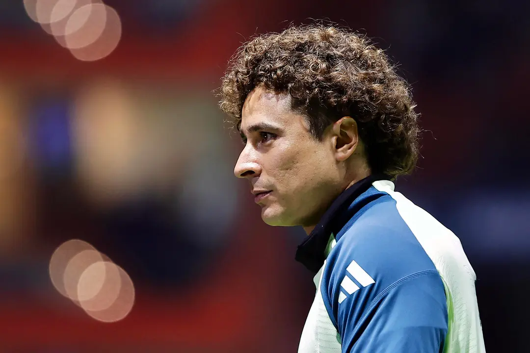 Guillermo Ochoa de M&eacute;xico reacciona previo a un juego de la Liga de Naciones de la Concacaf entre M&eacute;xico y Honduras, en la ciudad de Toluca (M&eacute;xico). EFE/ Felipe Guti&eacute;rrez