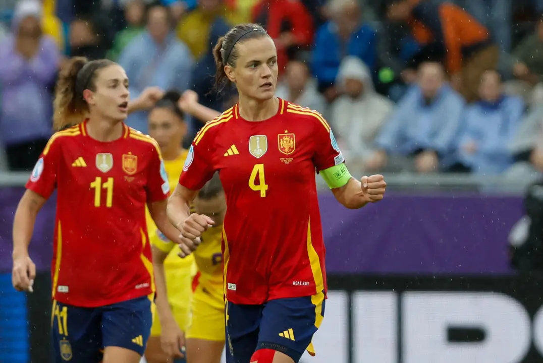 La jugadora de la selecci&oacute;n de Espa&ntilde;a Irene Paredes,durante el partido de la segunda jornada de la fase de grupos de la Eurocopa 2025 entre la selecci&oacute;n de Espa&ntilde;a y la selecci&oacute;n de B&eacute;lgica, este lunes en el Stockhorn Arena en Thun, Suiza.-EFE/ Ana Escobar