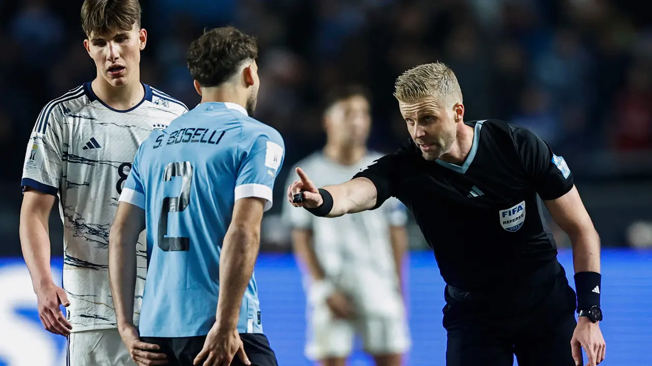 El arbitro sueco Glenn Nyberg, en un partido del Mndial sub-20 de 2023. EFE/ Juan Ignacio Roncoroni/Archivo