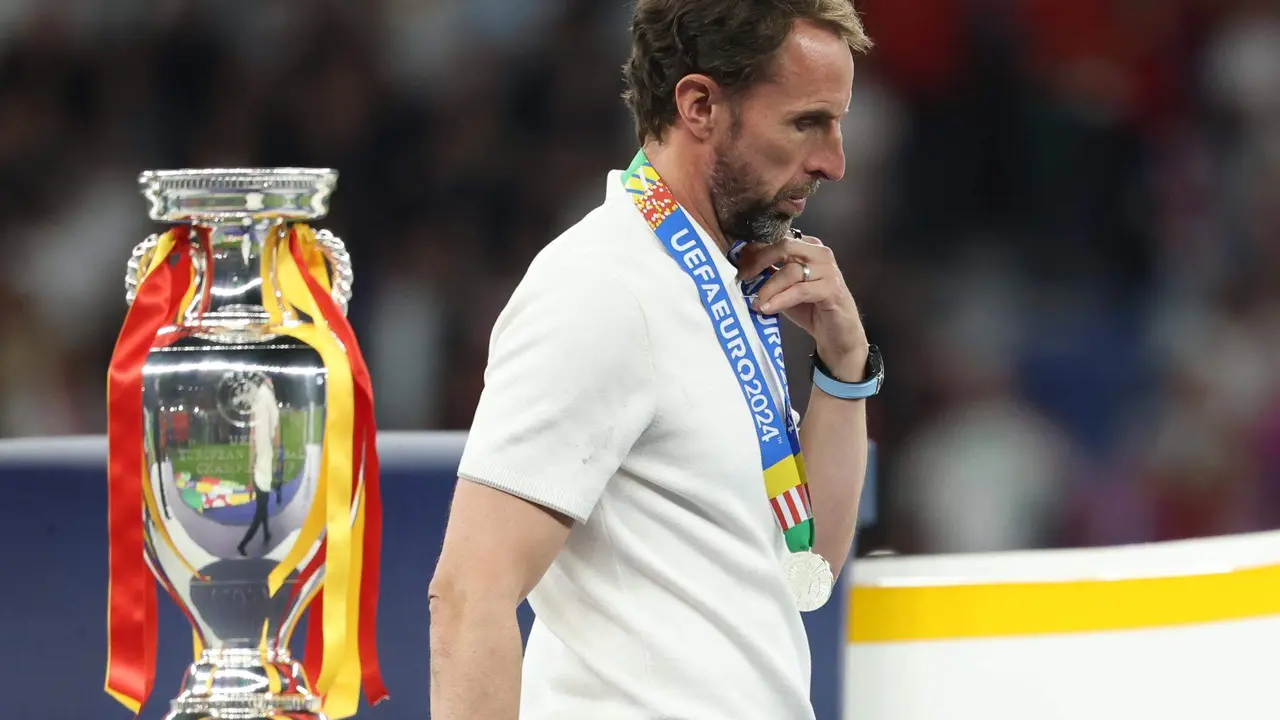 Gareth Southgate, seleccionador de Inglaterra, tras el encuentro correspondiente a la final de la Eurocopa que disputaron Inglaterra en el Estadio Ol&iacute;mpico de Berl&iacute;n. EFE/EPA/FRIEDEMANN VOGEL