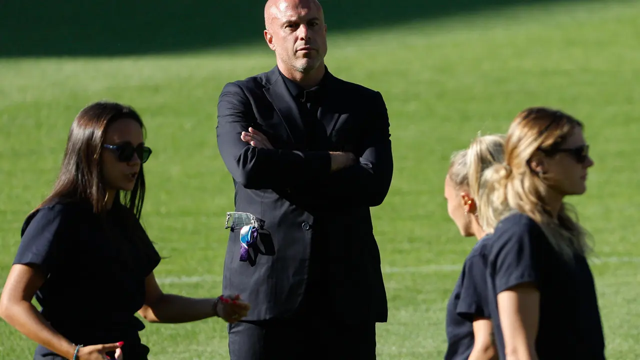 El entrenador de la selecci&oacute;n italiana, Andrea Soncin, en el Stade de Suisse este jueves, en Berna, previo al partido de la fase de grupos del Grupo B que disputan ma&ntilde;ana ante Espa&ntilde;a. EFE/ Ana Escobar